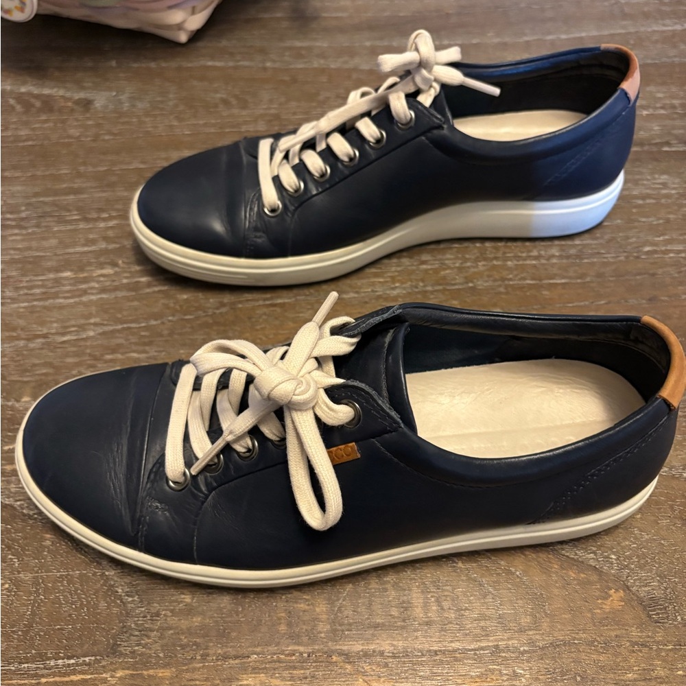 Ecco Navy Leather Low-Top Sneakers with Cream Laces